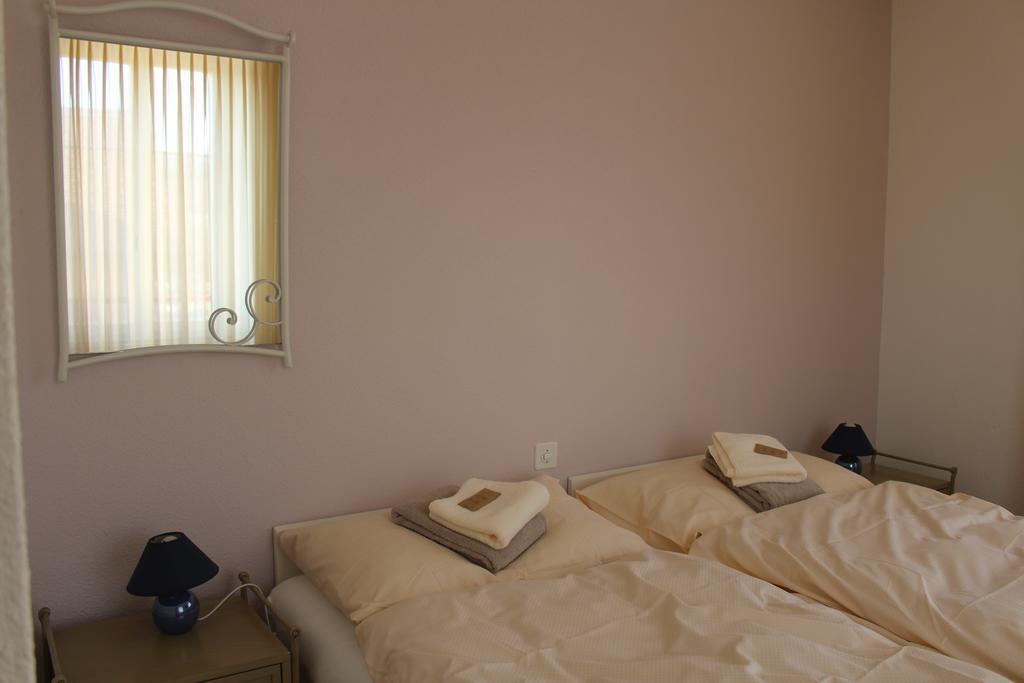 Hotel De La Gare Yvonand Szoba fotó