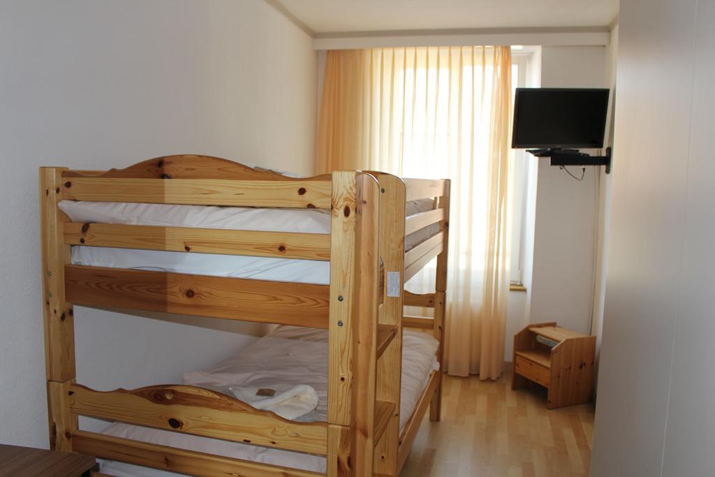 Hotel De La Gare Yvonand Szoba fotó